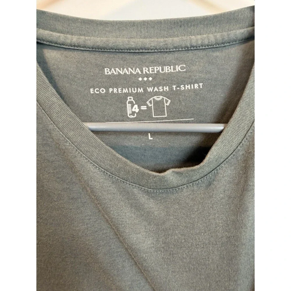 Banana Republic men’s green L premium wash tee